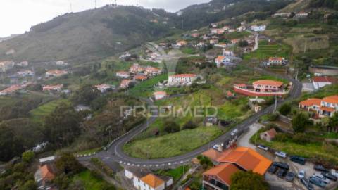 Terreno para construção com 1095 m2 no caniço