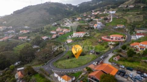 Terreno para construção com 1095 m2 no caniço