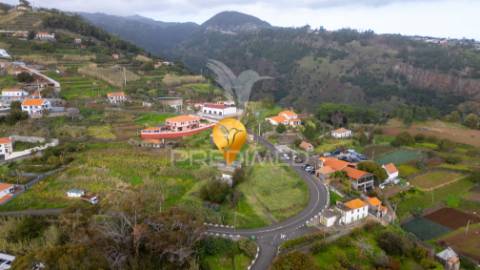 Terreno para construção com 1095 m2 no caniço