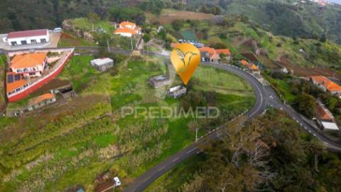 Terreno para construção com 1095 m2 no caniço