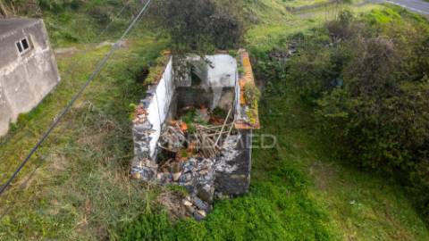 Terreno para construção com 1095 m2 no caniço