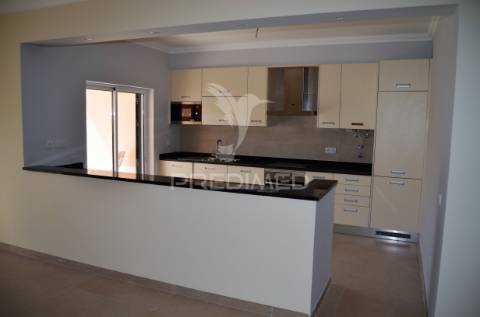 Moradia v3+1 na quinta dos vales algoz