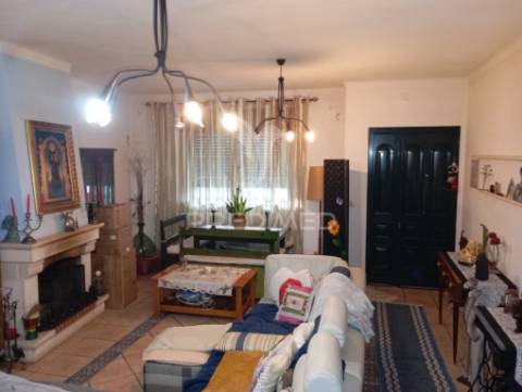 Casa t3 com anexos  garagem box e quintal  de 2700 m2 com furo