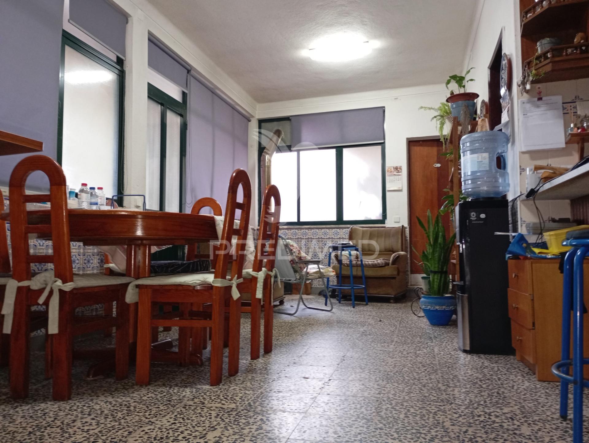 Casa t3 com anexos  garagem box e quintal  de 2700 m2 com furo