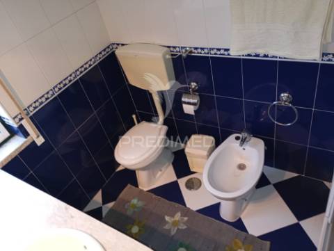 Casa t3 com anexos  garagem box e quintal  de 2700 m2 com furo