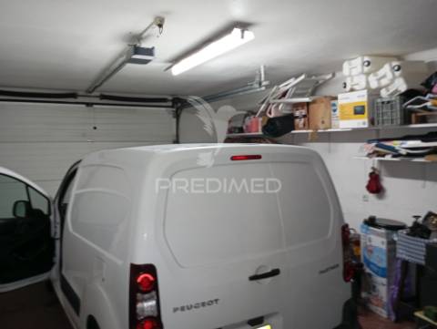 Casa t3 com anexos  garagem box e quintal  de 2700 m2 com furo