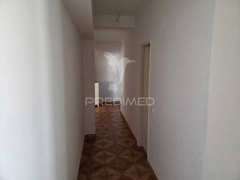 Aluga se apartamento no centro da cidade t3 com garagem fechada