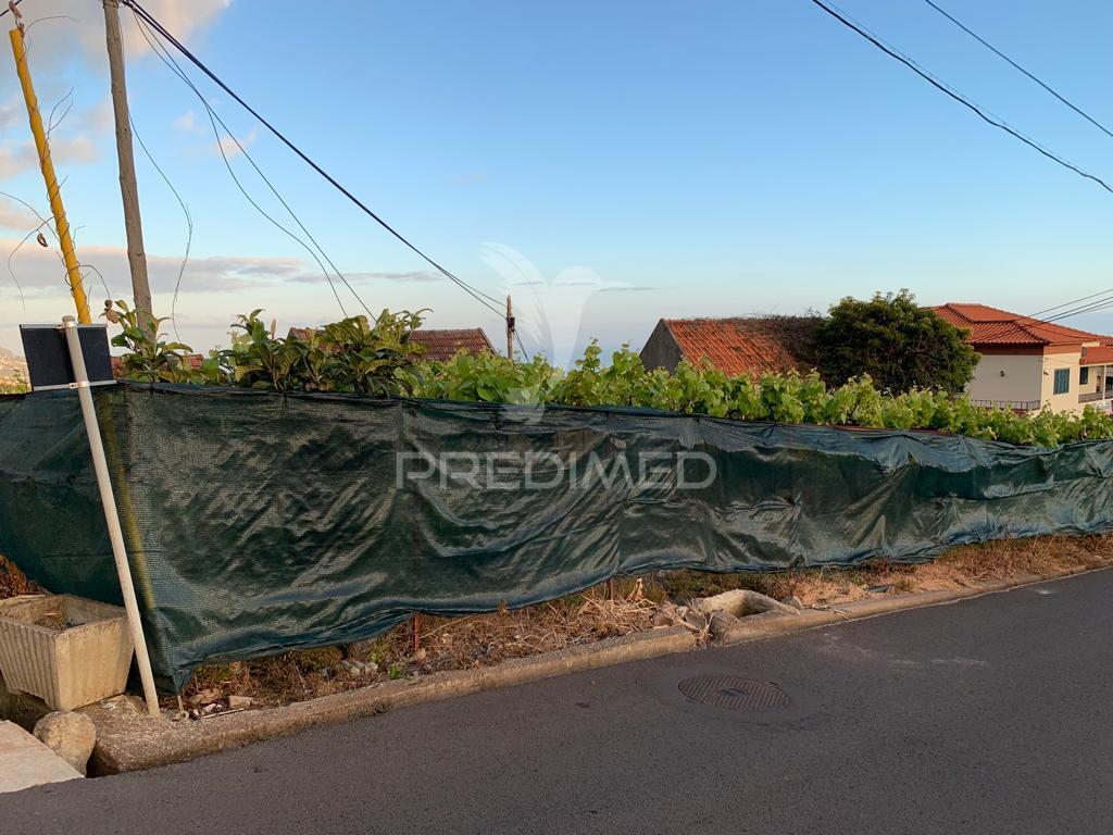 Terreno rústico com capacidade de construção na ponta do sol - ilha da madeira.