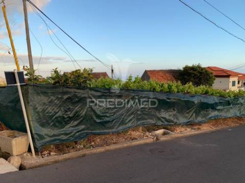 Terreno rústico com capacidade de construção na ponta do sol - ilha da madeira.