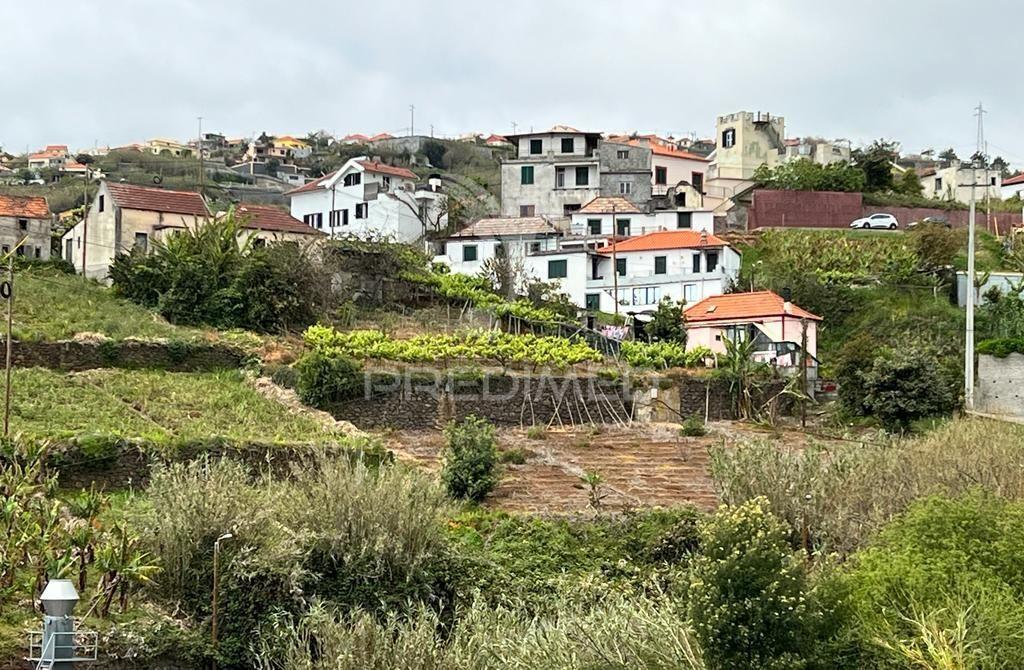 Terreno rústico com capacidade de construção na ponta do sol - ilha da madeira.