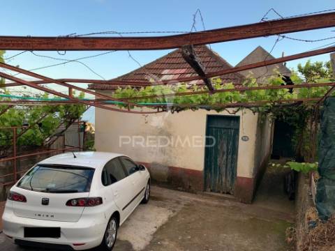 Terreno rústico com capacidade de construção na ponta do sol - ilha da madeira.