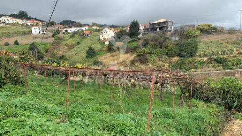 Terreno rústico com capacidade de construção na ponta do sol - ilha da madeira.
