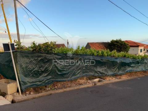 Terreno rústico com capacidade de construção na ponta do sol - ilha da madeira.