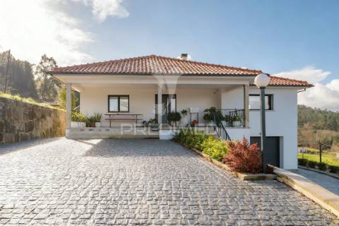 Moradia de excelência em rubiães – paredes de coura