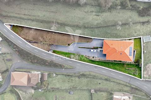 Moradia de excelência em rubiães – paredes de coura