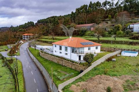 Moradia de excelência em rubiães – paredes de coura