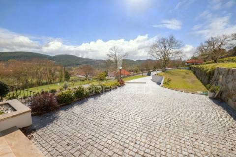 Moradia de excelência em rubiães – paredes de coura