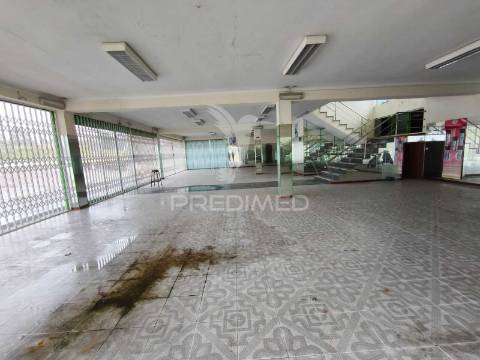 Armazém zona industrial de oiã