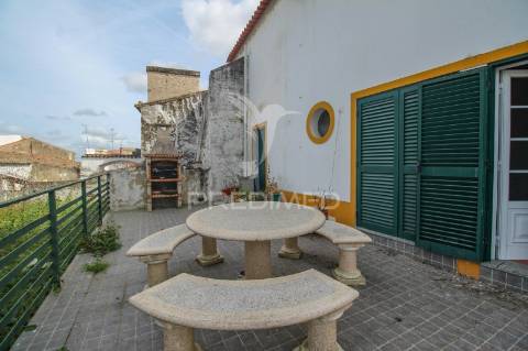 Moradia t3 com jardim e horta em santa eulália – elvas