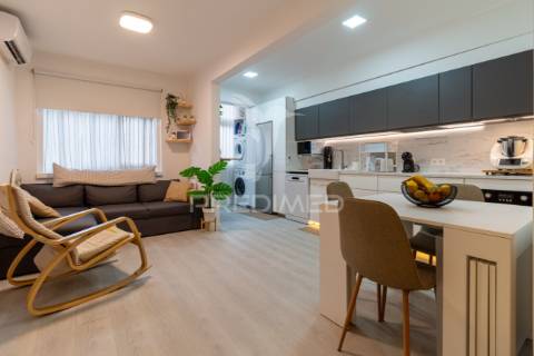 Apartamento t3 no seixal | 1º andar com excelente proximidade a serviços