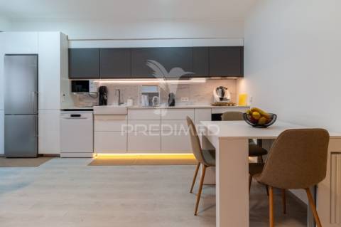 Apartamento t3 no seixal | 1º andar com excelente proximidade a serviços