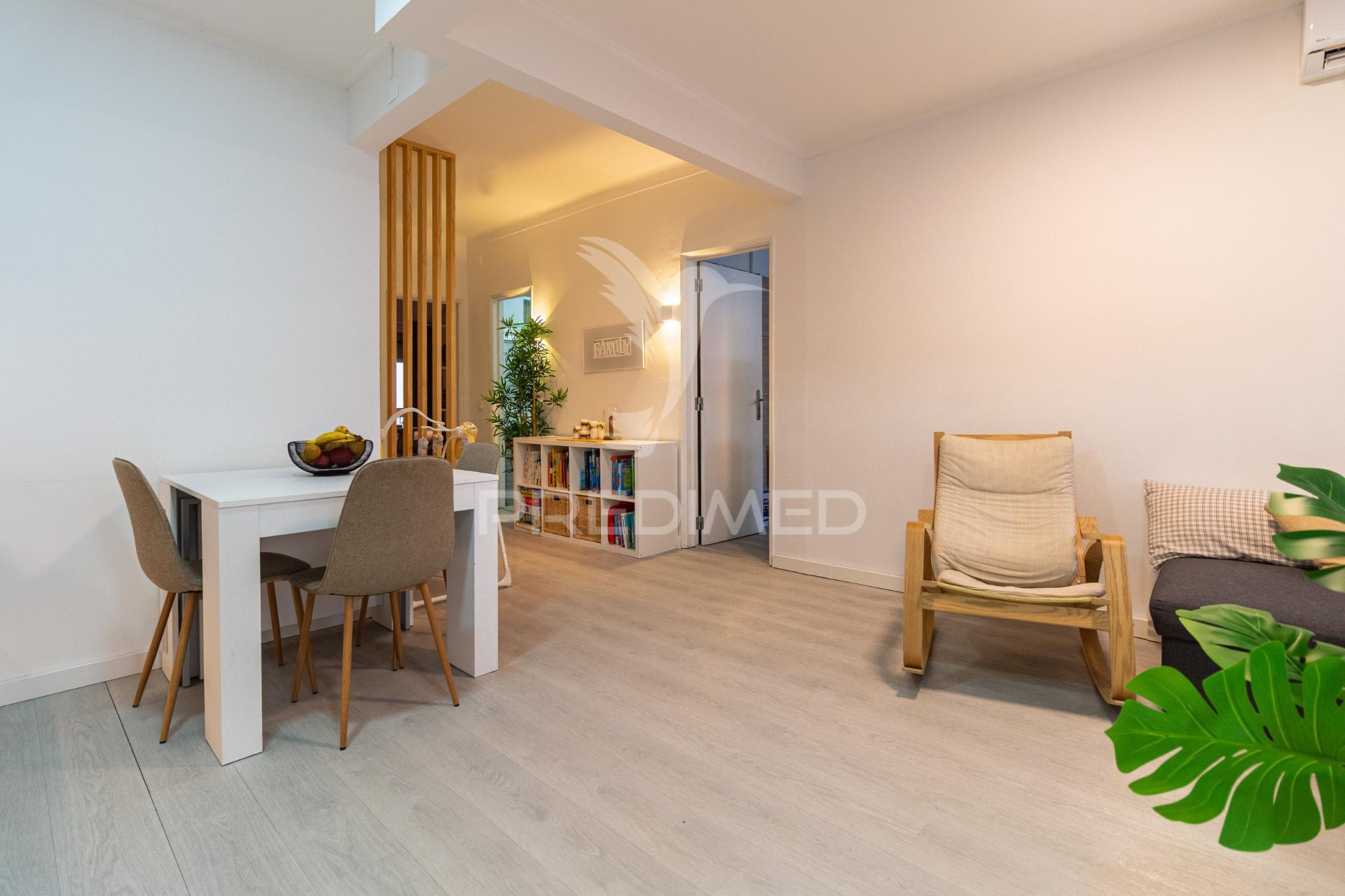 Apartamento t3 no seixal | 1º andar com excelente proximidade a serviços