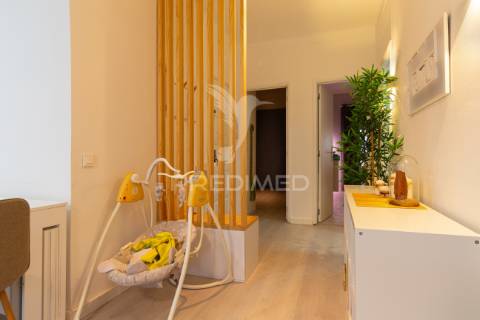 Apartamento t3 no seixal | 1º andar com excelente proximidade a serviços