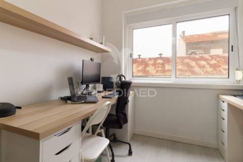 Apartamento t3 no seixal | 1º andar com excelente proximidade a serviços