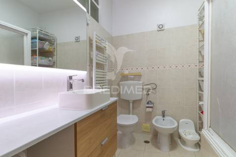 Apartamento t3 no seixal | 1º andar com excelente proximidade a serviços