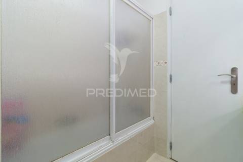 Apartamento t3 no seixal | 1º andar com excelente proximidade a serviços