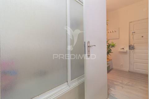 Apartamento t3 no seixal | 1º andar com excelente proximidade a serviços
