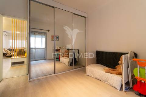 Apartamento t3 no seixal | 1º andar com excelente proximidade a serviços