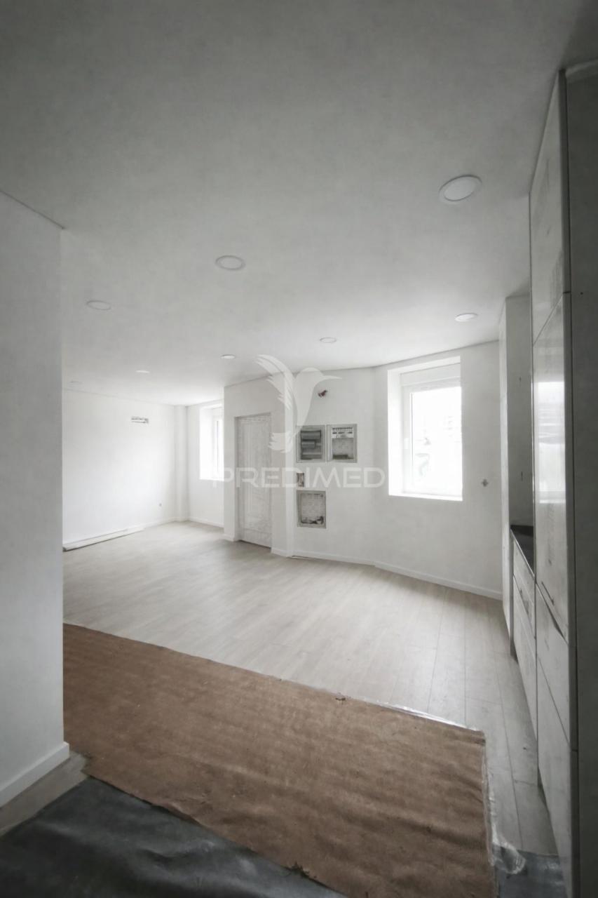 Moradia t2 totalmente remodelada com jardim e garagem