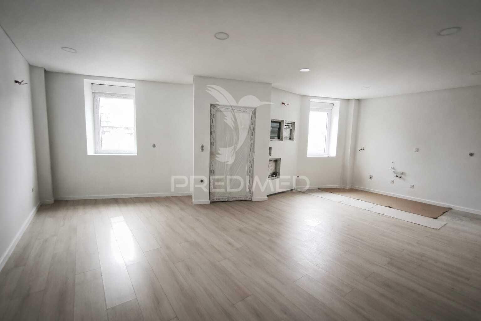 Moradia t2 totalmente remodelada com jardim e garagem