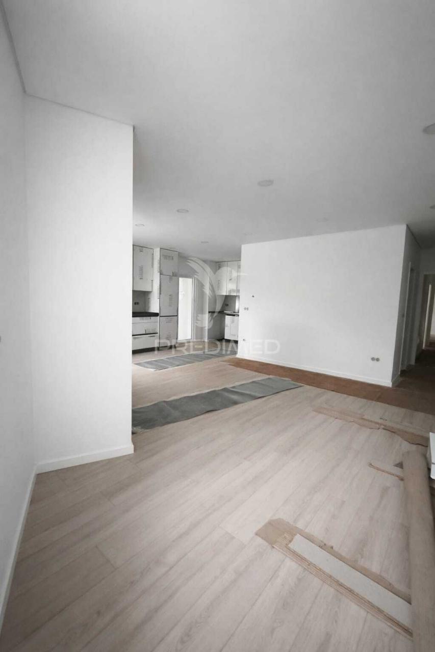 Moradia t2 totalmente remodelada com jardim e garagem