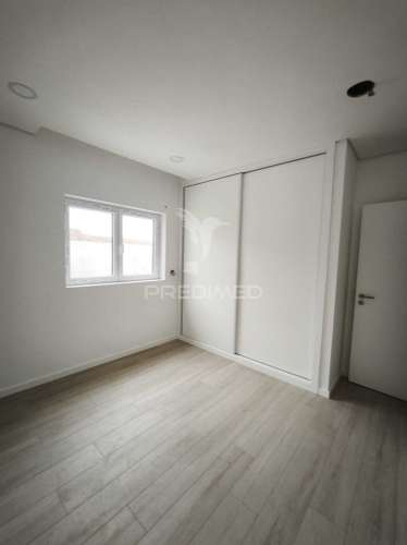 Moradia t2 totalmente remodelada com jardim e garagem