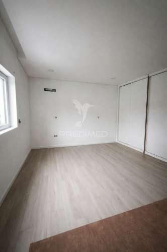 Moradia t2 totalmente remodelada com jardim e garagem