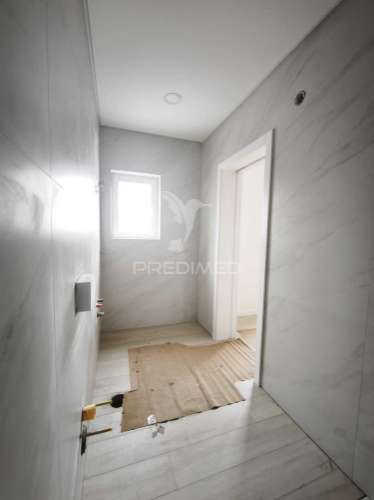 Moradia t2 totalmente remodelada com jardim e garagem