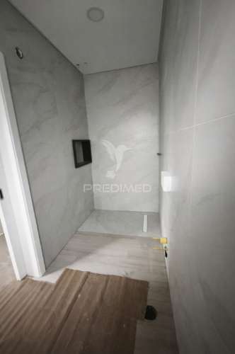 Moradia t2 totalmente remodelada com jardim e garagem