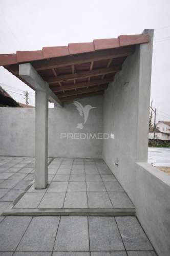 Moradia t2 totalmente remodelada com jardim e garagem