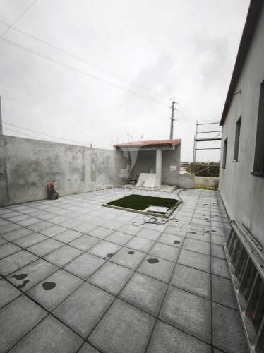 Moradia t2 totalmente remodelada com jardim e garagem