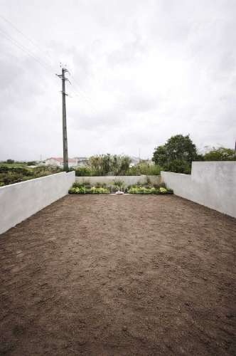 Moradia t2 totalmente remodelada com jardim e garagem