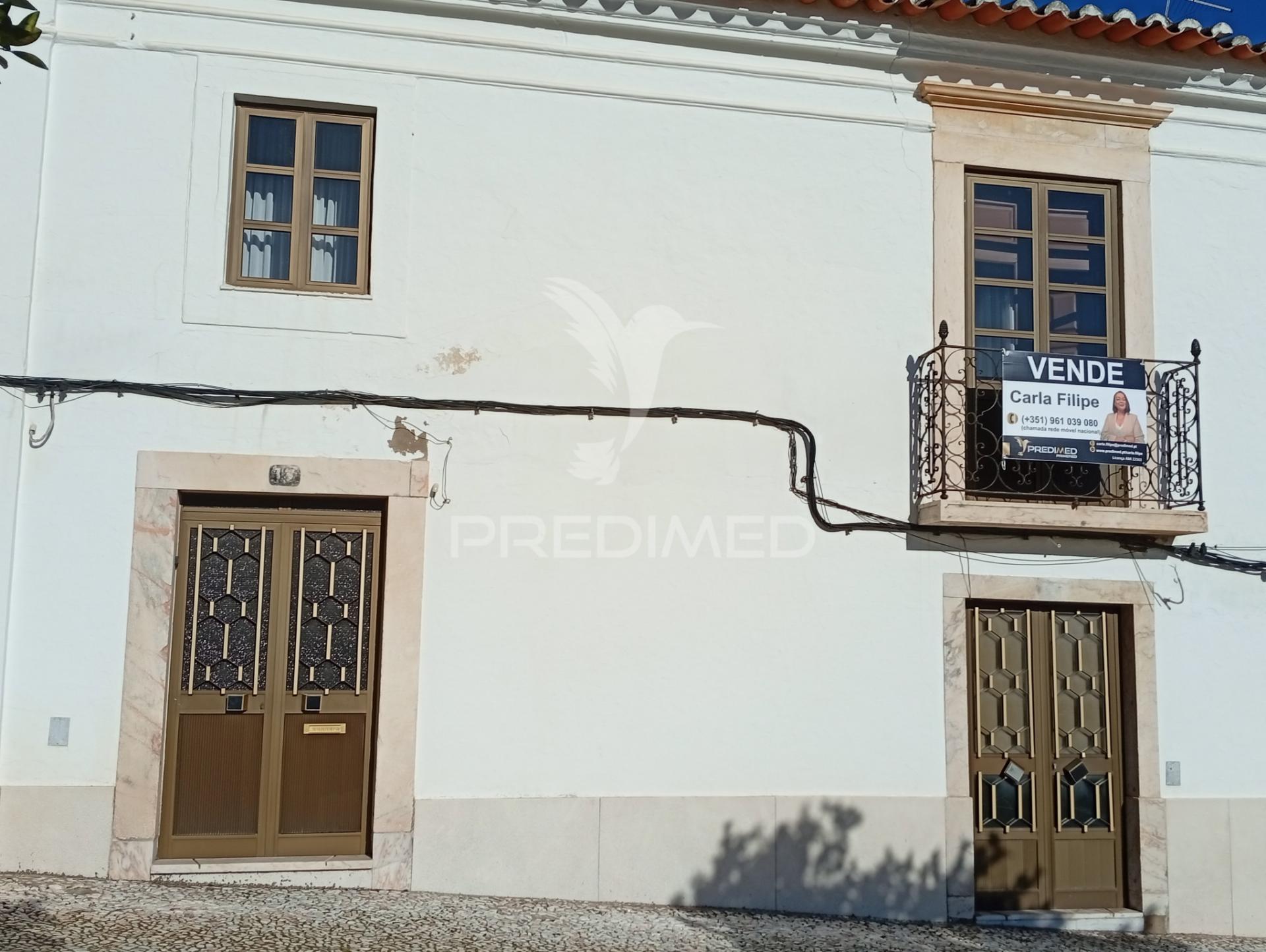 Moradia rc e 1º andar com quintal