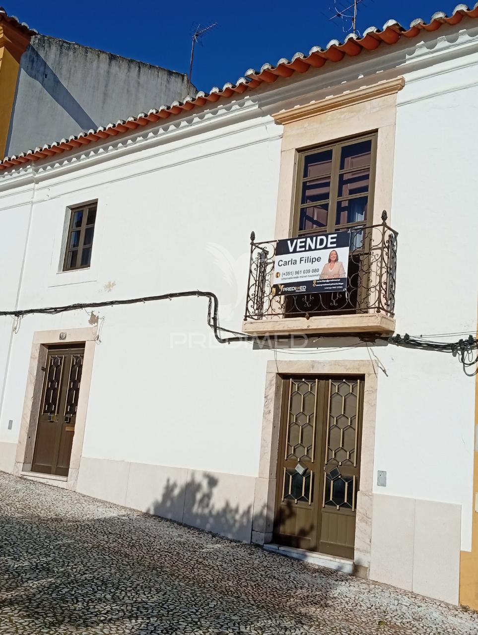 Moradia rc e 1º andar com quintal