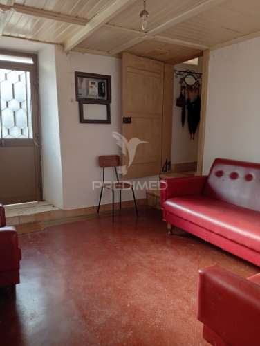 Moradia rc e 1º andar com quintal