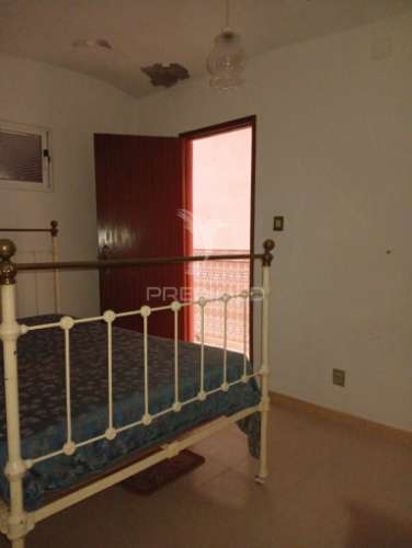 Moradia rc e 1º andar com quintal