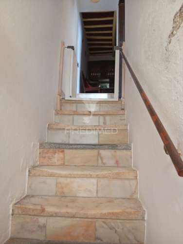 Moradia rc e 1º andar com quintal