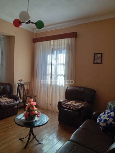 Moradia rc e 1º andar com quintal