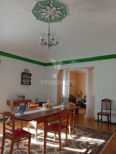 Moradia rc e 1º andar com quintal