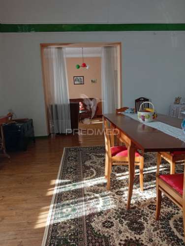 Moradia rc e 1º andar com quintal